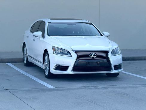 Used 2013 Lexus LS 460 w/ Comfort Pkg RWD image 9