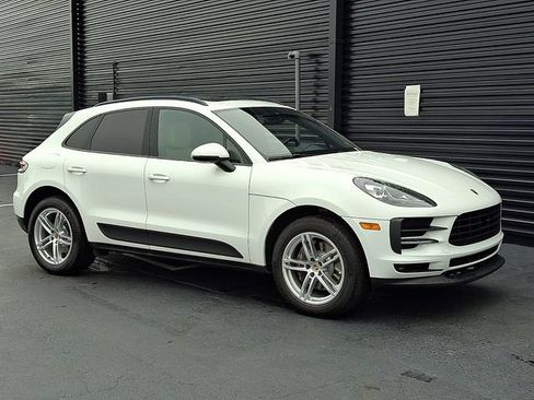Certified 2021 Porsche Macan AWD/4WD image 9