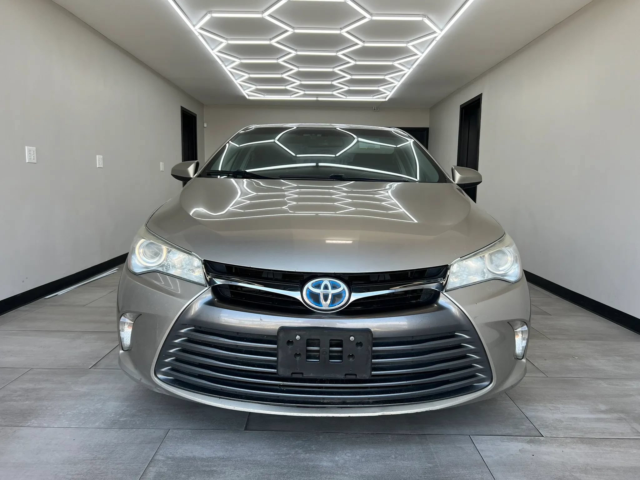 Used 2016 Toyota Camry LE FWD image 6