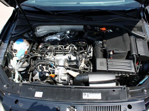 Used 2013 Volkswagen Passat TDI SE image 27