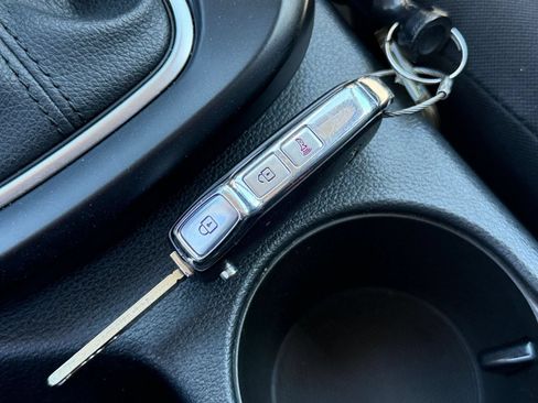 Used 2025 Kia Soul LX w/ LX Technology Package FWD image 20