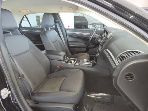 Used 2022 Chrysler 300 Touring w/ Sport Appearance Package RWD image 30
