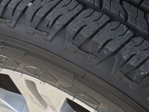 Used 2019 GMC Canyon SLE RWD image 18