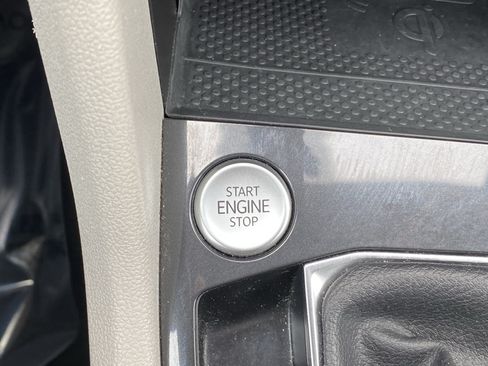 Certified 2022 Volkswagen Tiguan SE FWD image 14