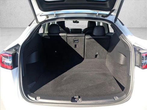 Used 2021 Tesla Model Y Long Range image 6