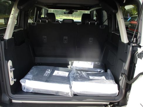 New 2025 Ford Bronco Outer Banks w/ Sasquatch Package image 13