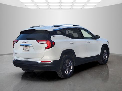 Used 2024 GMC Terrain SLT image 6