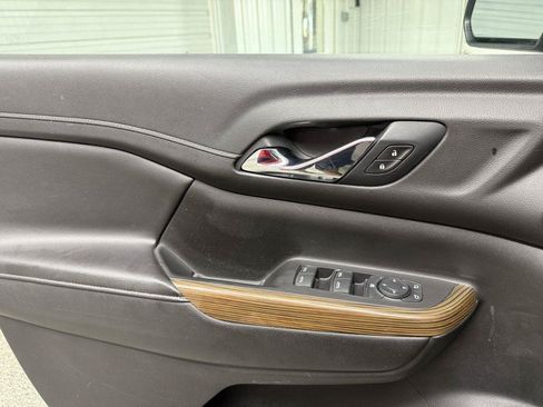 Used 2019 GMC Acadia SLE w/ LPO, Black Accent Package AWD/4WD image 26