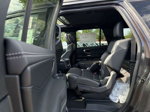 New 2026 Ford Expedition Max Platinum w/ Stealth Appearance Package AWD/4WD image 32