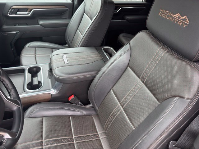 Used 2025 Chevrolet Silverado 3500 High Country w/ Technology Package AWD/4WD image 6