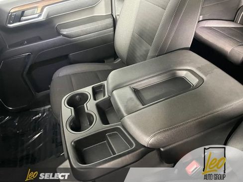 Used 2024 Chevrolet Silverado 1500 LT AWD/4WD image 19
