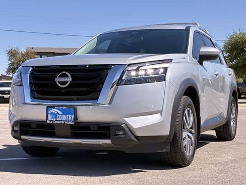 Used 2022 Nissan Pathfinder SL image 11