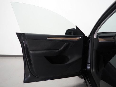 Used 2025 Tesla Model Y Long Range RWD image 53