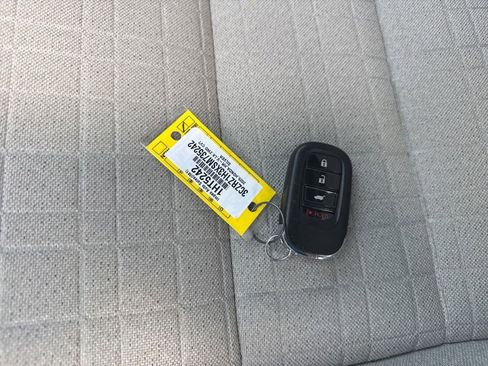 Used 2025 Honda HR-V LX image 27