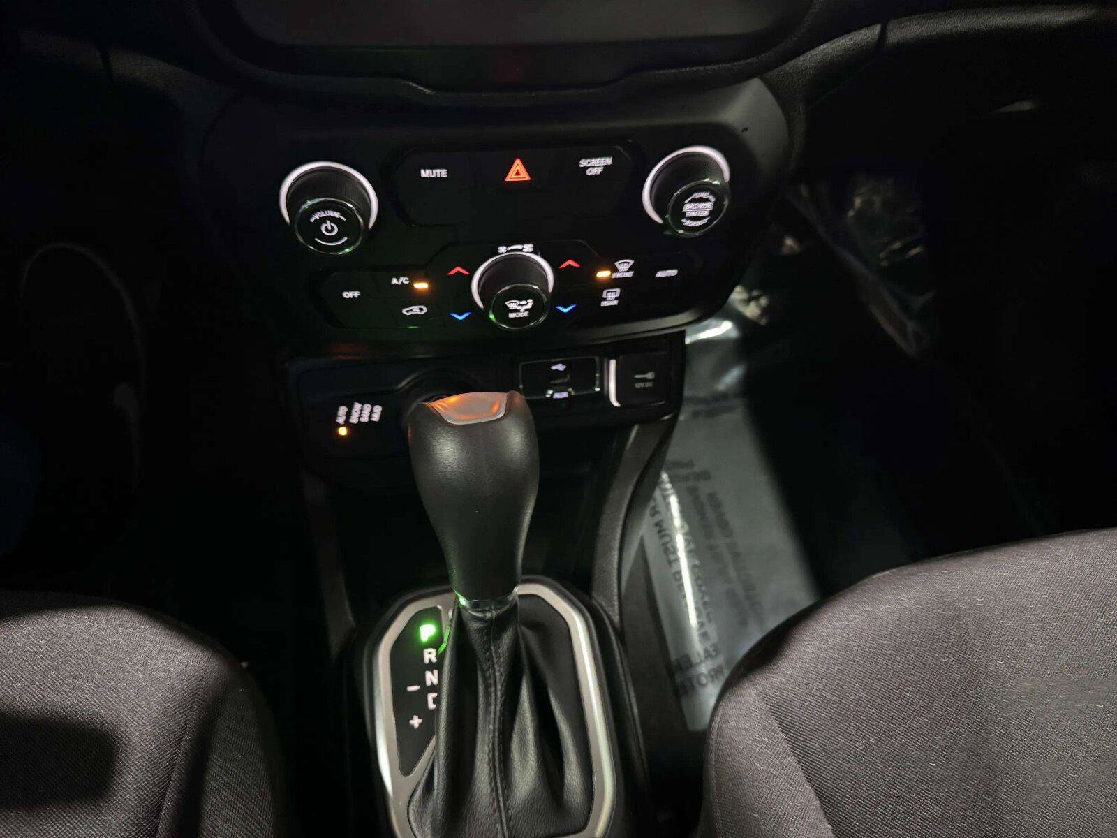 Used 2020 Jeep Renegade Latitude AWD/4WD image 30