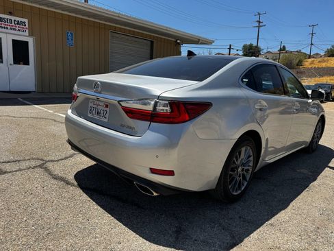 Used 2018 Lexus ES 350 w/ Navigation System Package FWD image 4