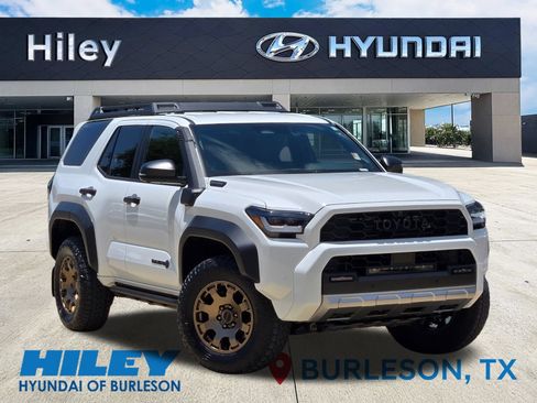 Used 2025 Toyota 4Runner Trailhunter AWD/4WD image 2