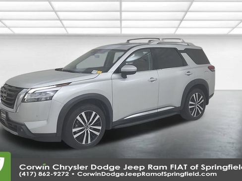 Used 2023 Nissan Pathfinder Platinum w/ Cargo Package image 7