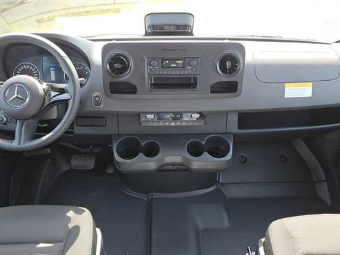 Used 2025 Mercedes-Benz Sprinter 2500 image 17