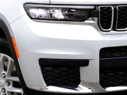 New 2025 Jeep Grand Cherokee L Laredo image 3