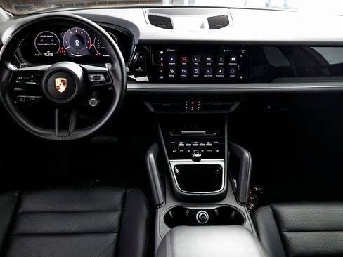 Certified 2024 Porsche Cayenne AWD/4WD image 27