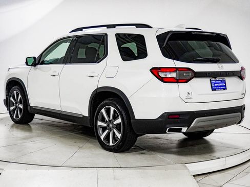 Used 2025 Honda Pilot Touring image 6