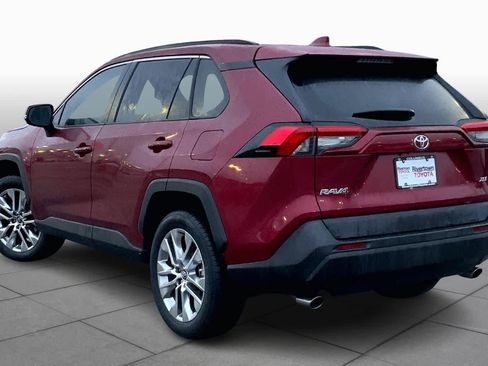 Used 2021 Toyota RAV4 XLE Premium image 11