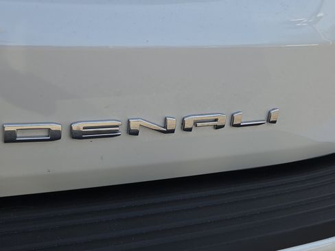Used 2024 GMC Yukon Denali w/ Advanced Technology Package AWD/4WD image 31