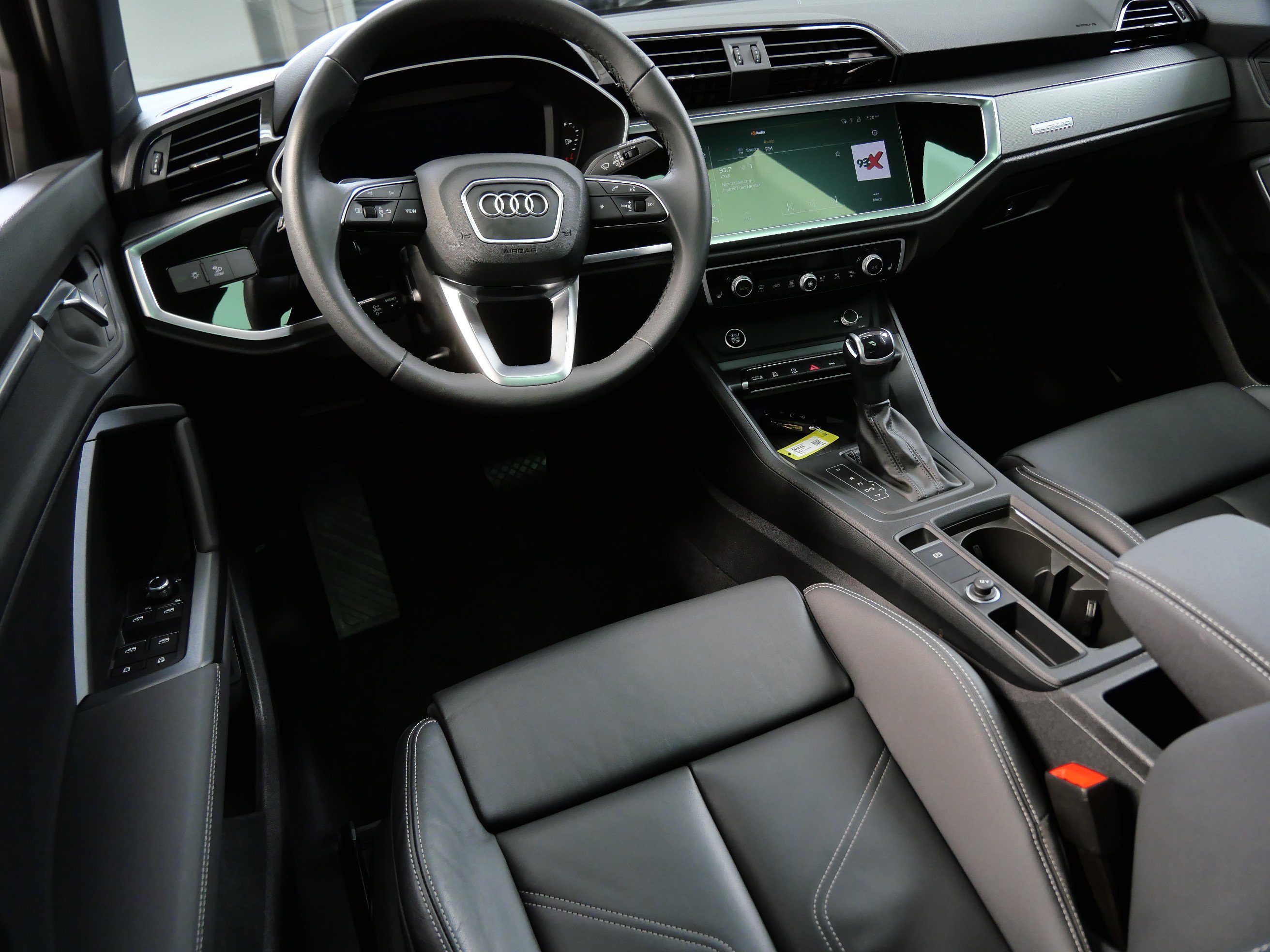 Used 2025 Audi Q3 2.0T Premium AWD/4WD image 2