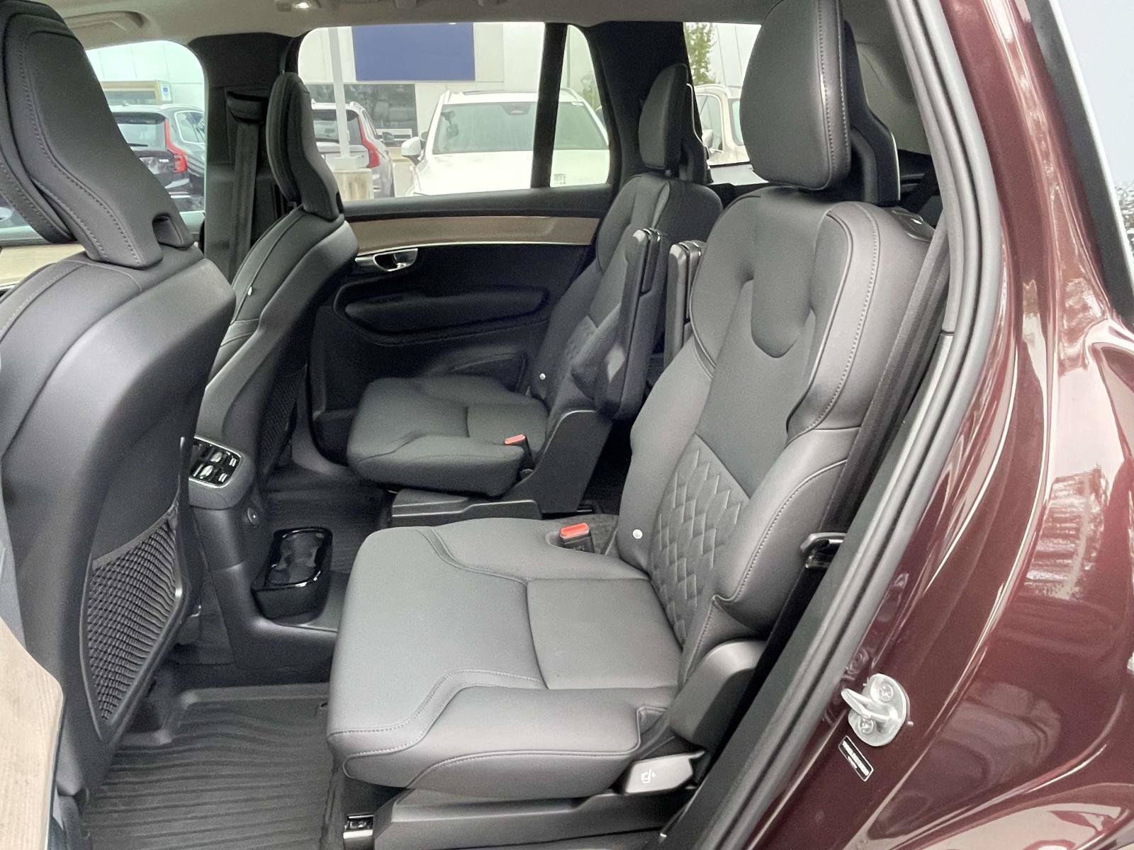 Used 2025 Volvo XC90 T8 Plus w/ Protection Package Premier AWD/4WD image 3