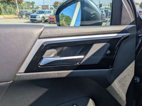 New 2025 Mitsubishi Outlander SE image 12