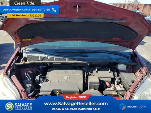 Used 2012 Toyota Sienna XLE w/ Premium Pkg image 16