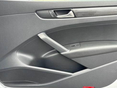 Used 2021 Volkswagen Passat 2.0T R-Line image 24