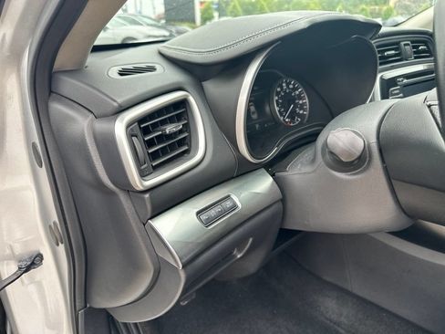 Used 2021 Nissan Maxima 3.5 SV w/ Floor Mat Group FWD image 19