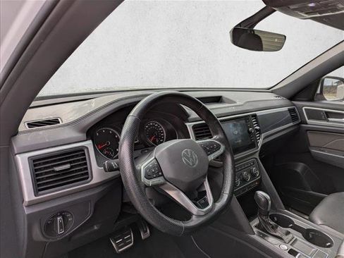 Used 2021 Volkswagen Atlas Cross Sport SE w/ Panoramic Sunroof Package image 12