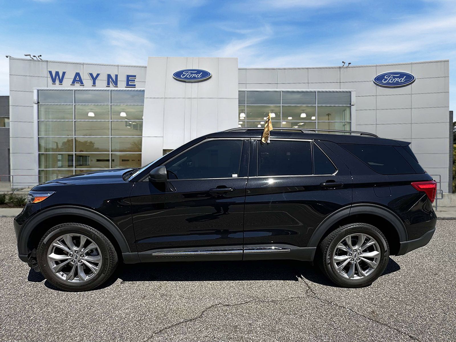 Certified 2023 Ford Explorer XLT w/ Equipment Group 202A AWD/4WD image 7