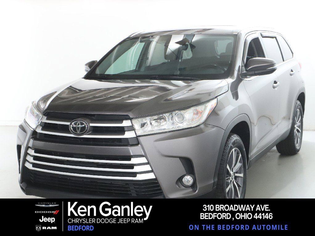 Used 2019 Toyota Highlander XLE FWD image 1