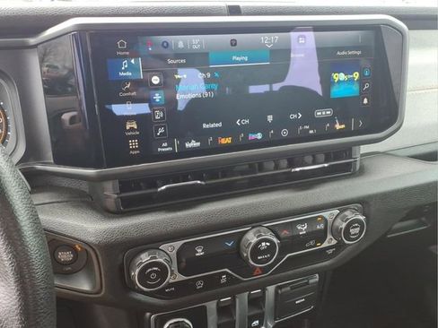 Used 2025 Jeep Wrangler Sport image 9