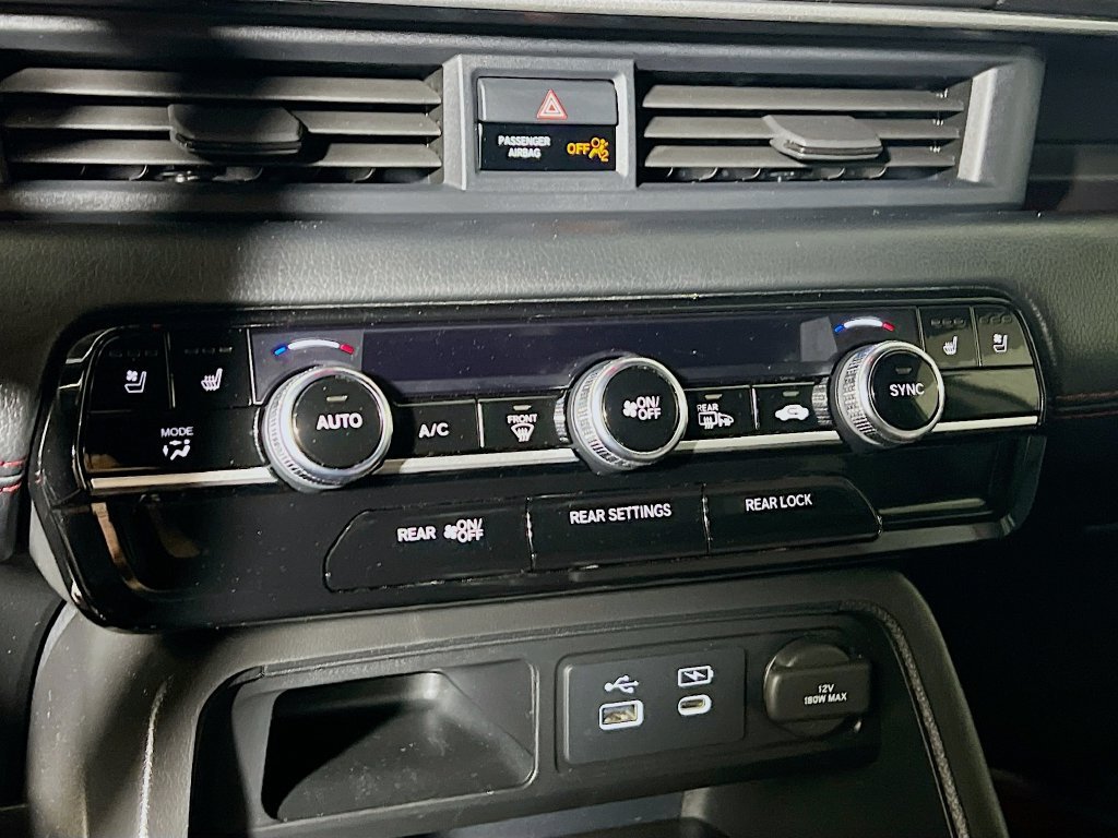Used 2025 Honda Pilot Black Edition image 15