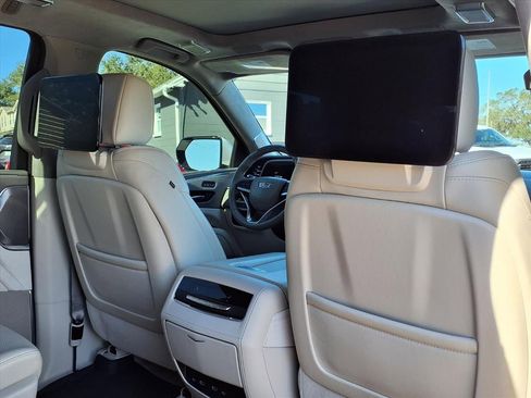 Used 2022 Cadillac Escalade Premium Luxury Platinum w/ Heavy-Duty Trailer Package image 17