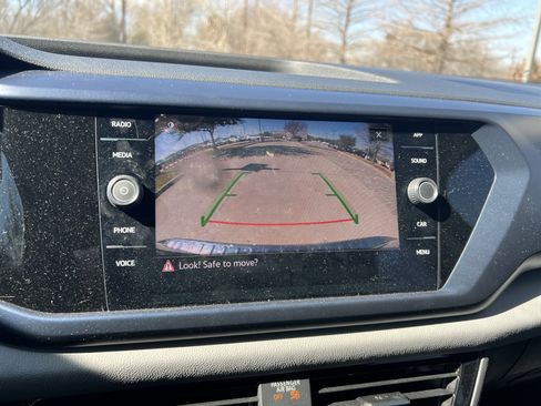 Certified 2023 Volkswagen Taos SE image 23