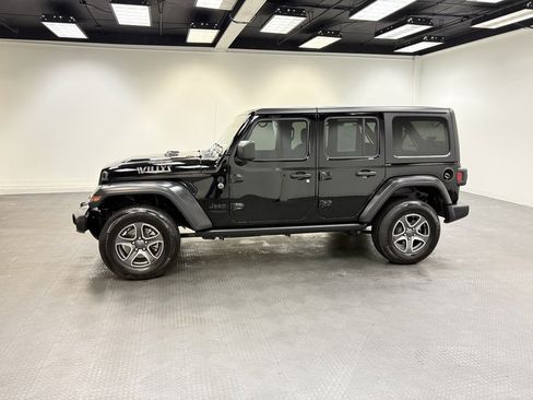 Used 2022 Jeep Wrangler Unlimited Sport image 2