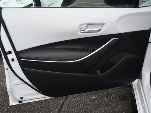 Used 2025 Toyota Corolla SE image 9