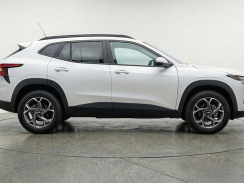 Used 2025 Chevrolet Trax LT image 11