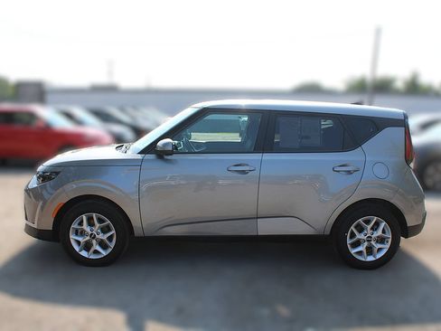 Certified 2025 Kia Soul LX w/ LX Technology Package FWD image 13