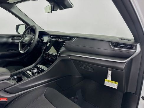 New 2025 Jeep Grand Cherokee Laredo image 27