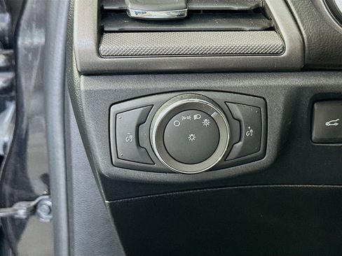 Used 2020 Ford Fusion SE FWD image 10