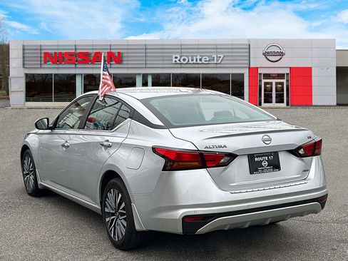 Used 2023 Nissan Altima 2.5 SV image 3