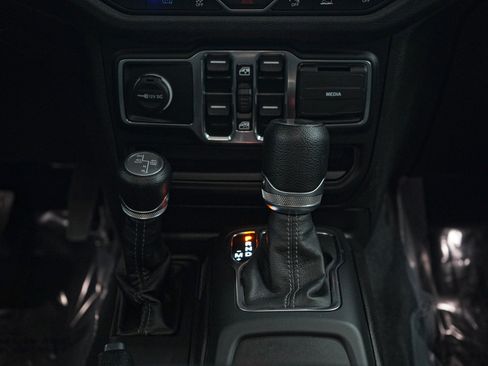 Used 2024 Jeep Wrangler Unlimited w/ Convenience Group image 18