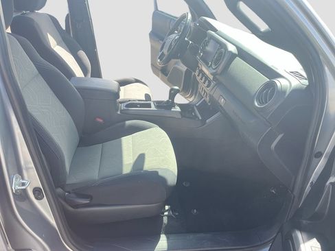 Used 2021 Toyota Tacoma TRD Off-Road w/ Technology Package AWD/4WD image 27